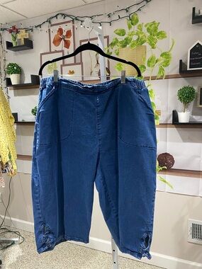 croft & barrow Blue Elastic Waist Capris size 3 X. Waist 21 rise 14 length 16